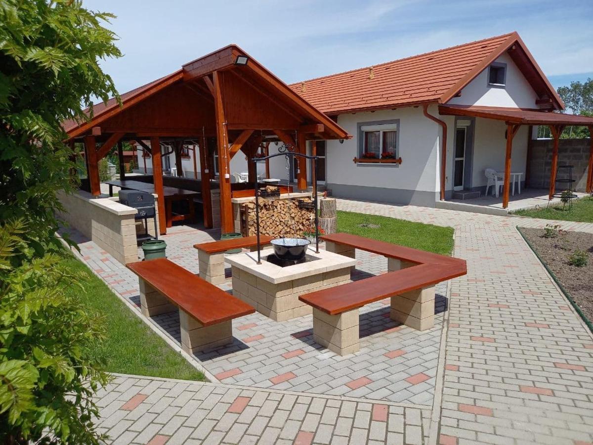 Kertész Apartmanok Hegykő Exterior foto